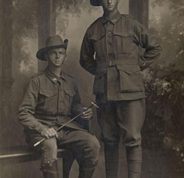 Source of image does not specify which soldier is Richard