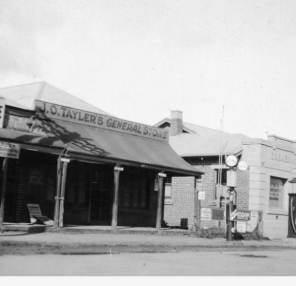 Tarlee  main street, 1932