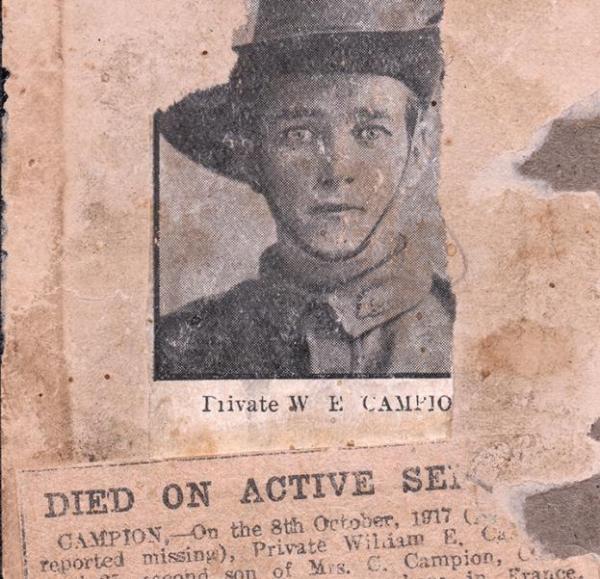 Death notices on small card. | Source: personal collection