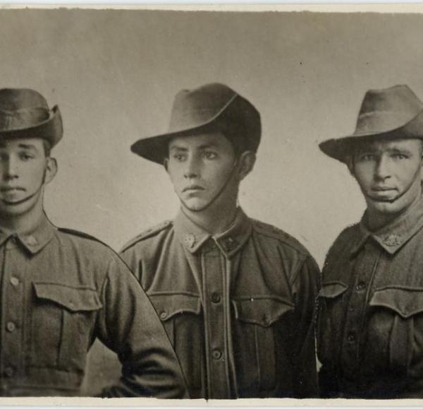 L to R: Alan Campbell, George Franklin & Stanley Thomas NOBLE | Source: https://www.flickr.com/photos/state-records-sa/22717289652/in/pool-slsaww1/