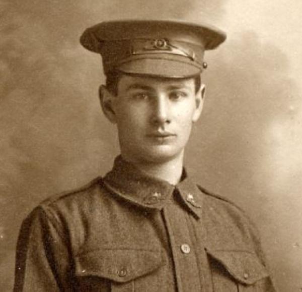 Kenneth Loudon Hallo | Source: https://www.flickr.com/photos/state-records-sa/6278806907/